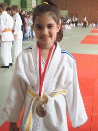 tl_files/judoka_stade/2016/Bilder/2016 05 jasemin medaille.jpg